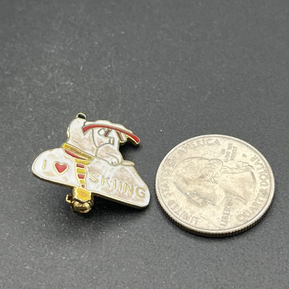 I Heart Love Skiing Snoopy‎ Peanuts Dog Lapel Hat Pin